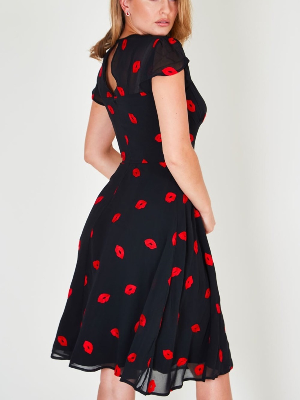 Voodoo Vixen Kiss dress - Picture 2 of 12